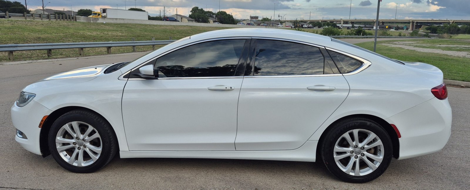 2015 Chrysler 200 limited Sedan 4D - Image 22
