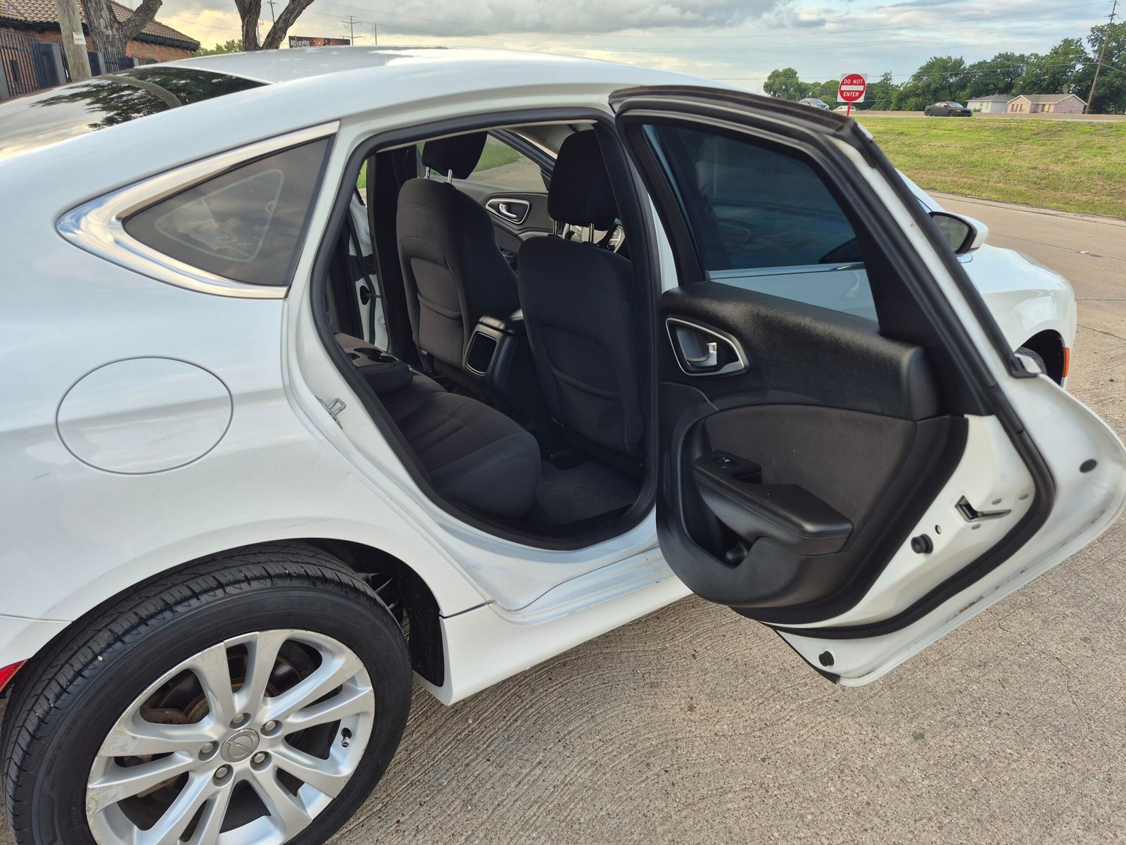 2015 Chrysler 200 limited Sedan 4D - Image 15