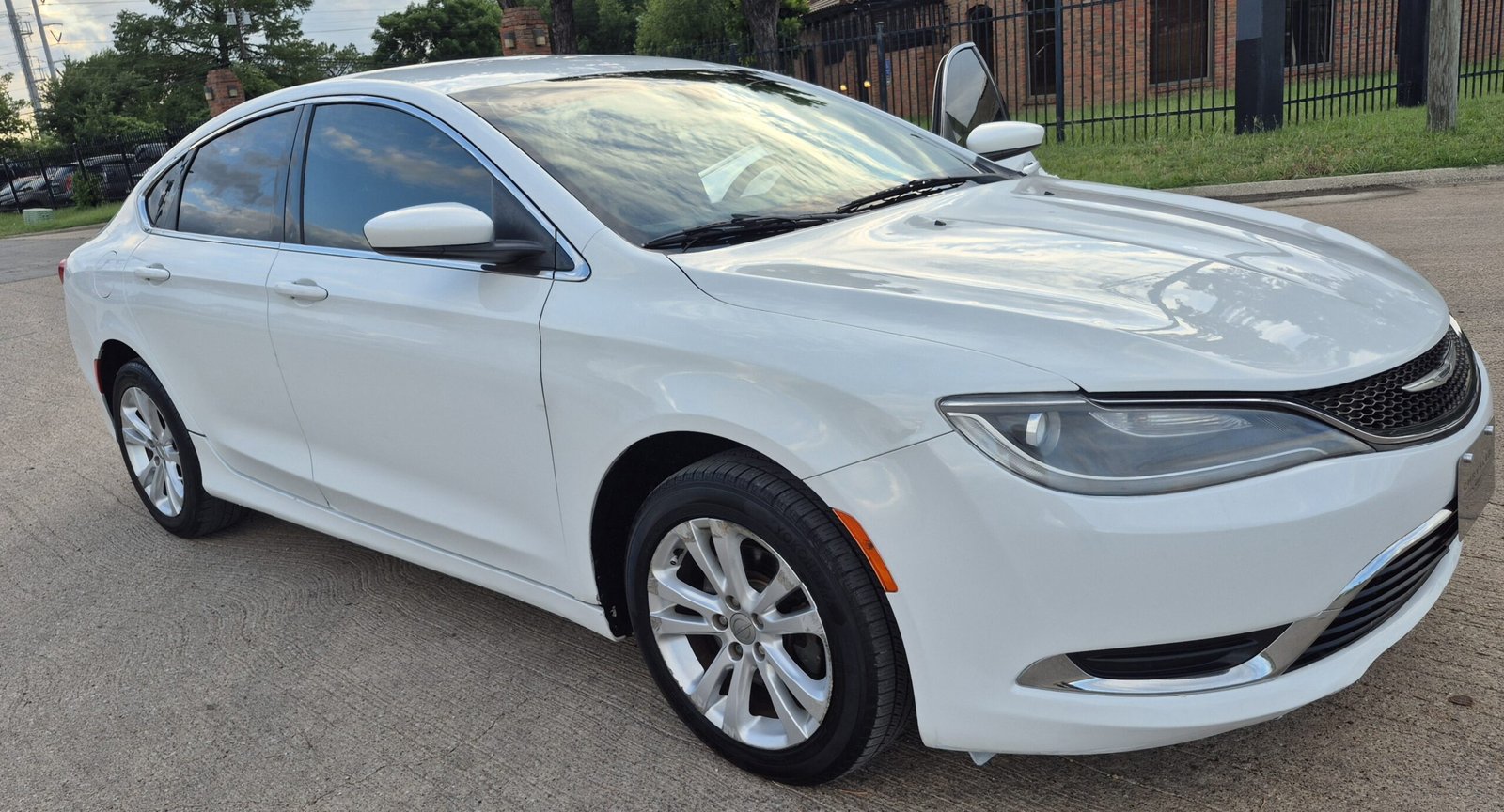 2015 Chrysler 200 limited Sedan 4D