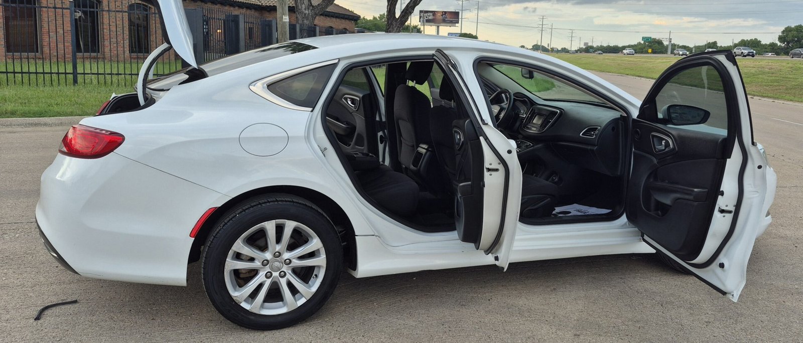 2015 Chrysler 200 limited Sedan 4D - Image 7