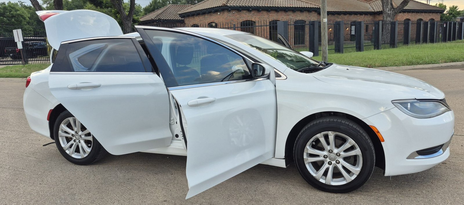 2015 Chrysler 200 limited Sedan 4D - Image 6