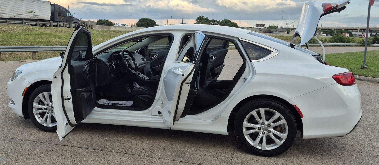 2015 Chrysler 200 limited Sedan 4D - Image 4