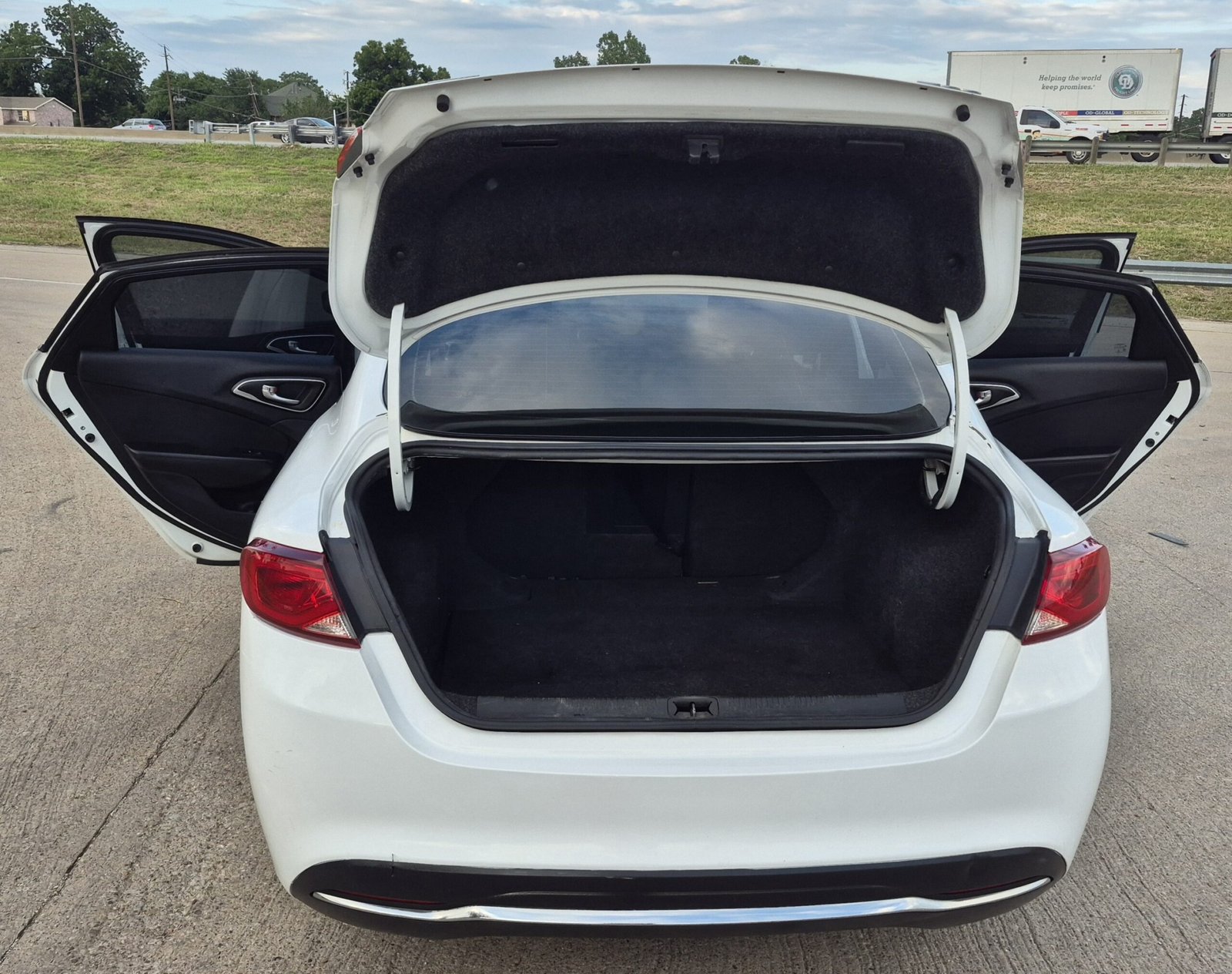 2015 Chrysler 200 limited Sedan 4D - Image 3