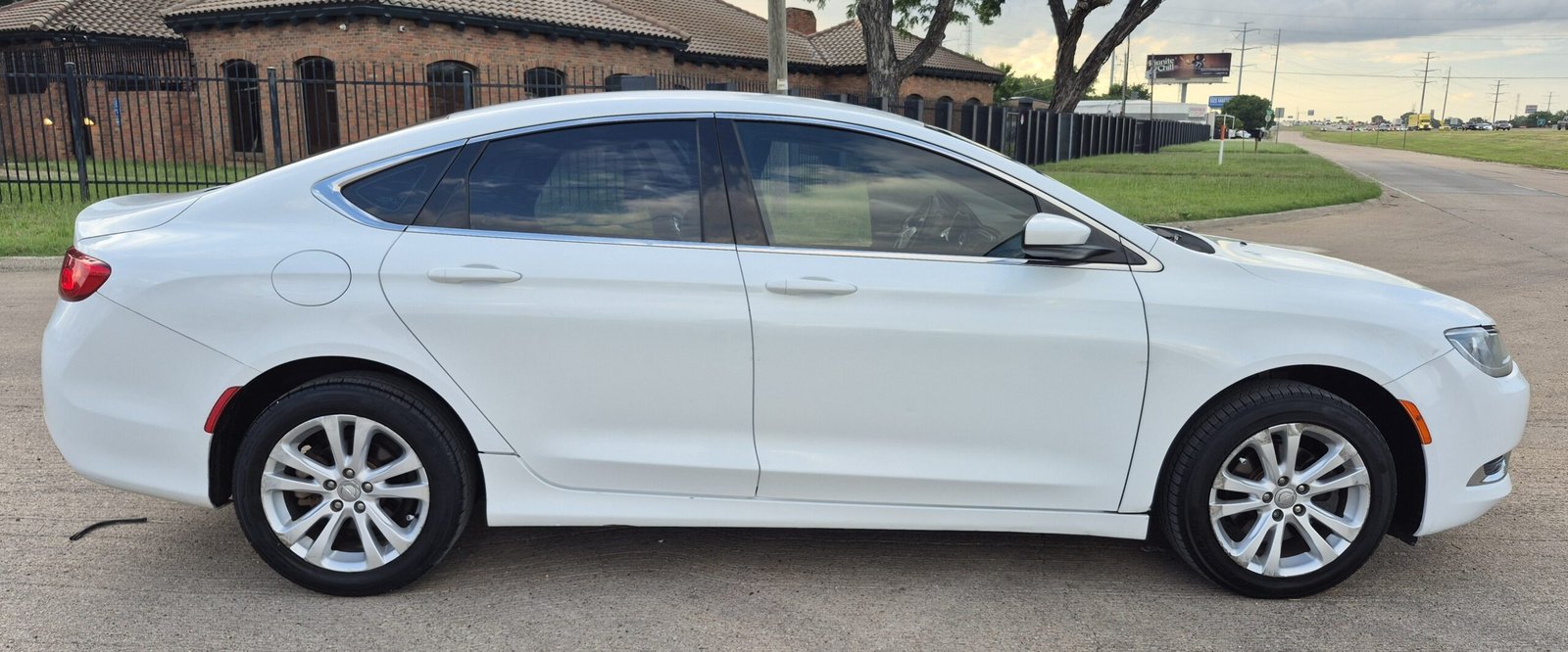 2015 Chrysler 200 limited Sedan 4D - Image 18